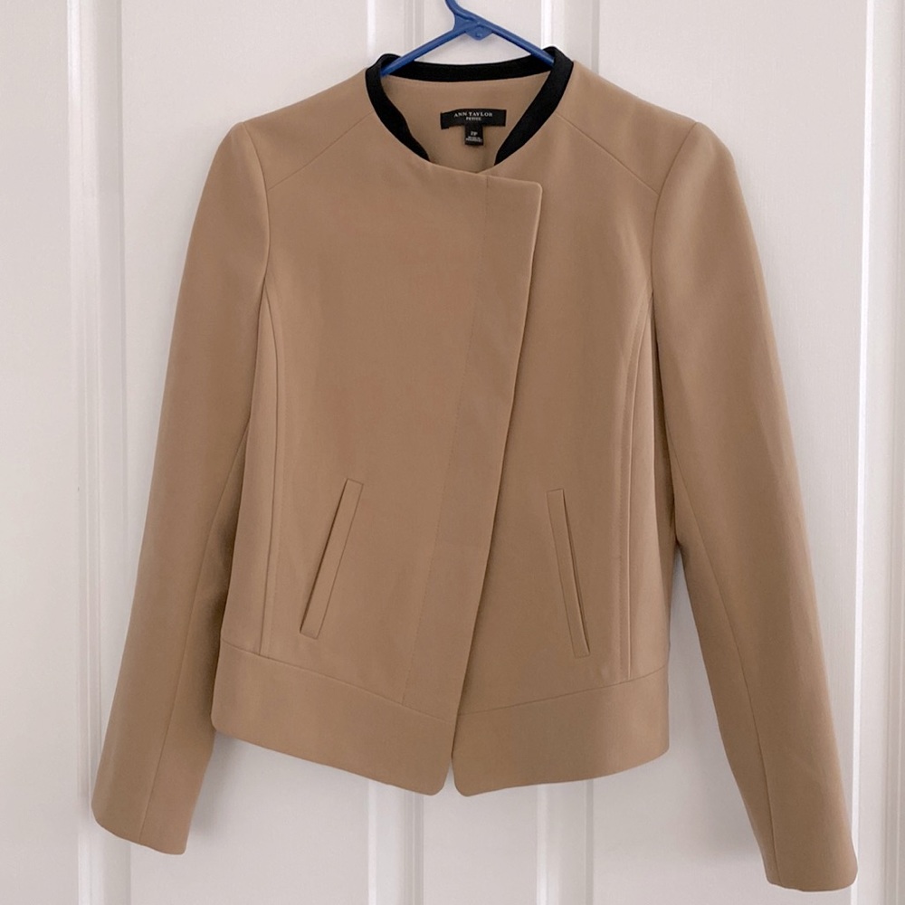 Ann Taylor Women’s Camel Tan Hidden Button Blazer Jacket Size 2P
